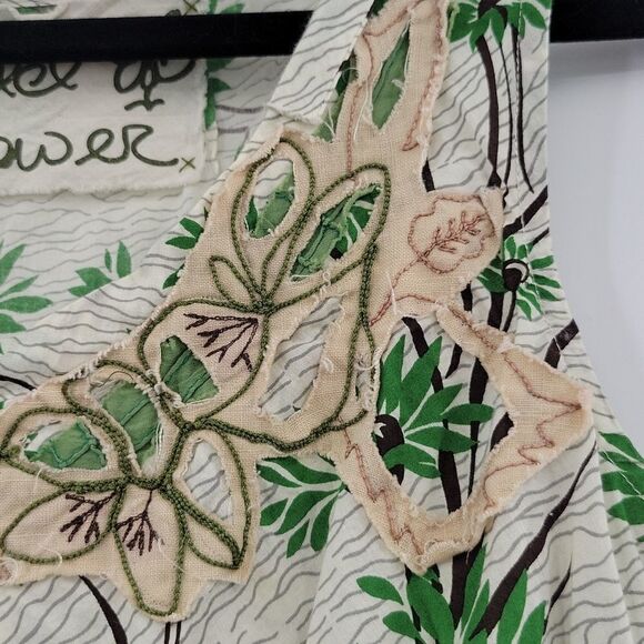 3 For$20 Field Flower Cream Gray top w/ Green flowers size NA looks like a S - Picture 4 of 6